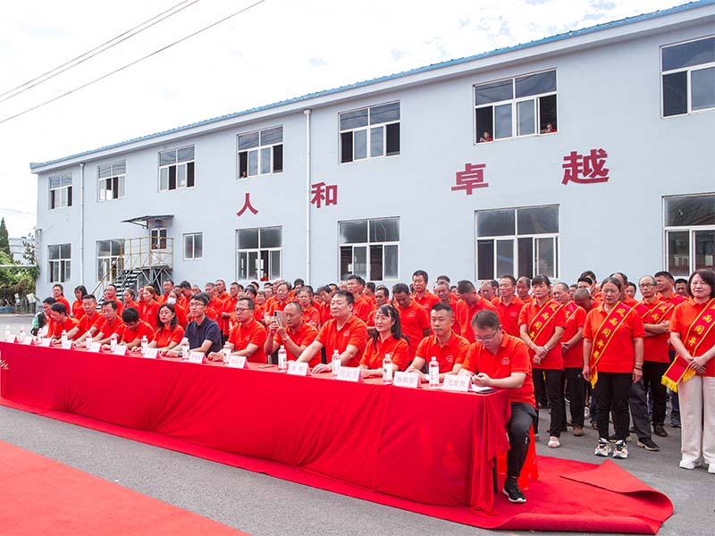 Spring and autumn fruits, years Luang gold, the twinkling of an eye has been celebrating the 25th anniversary.